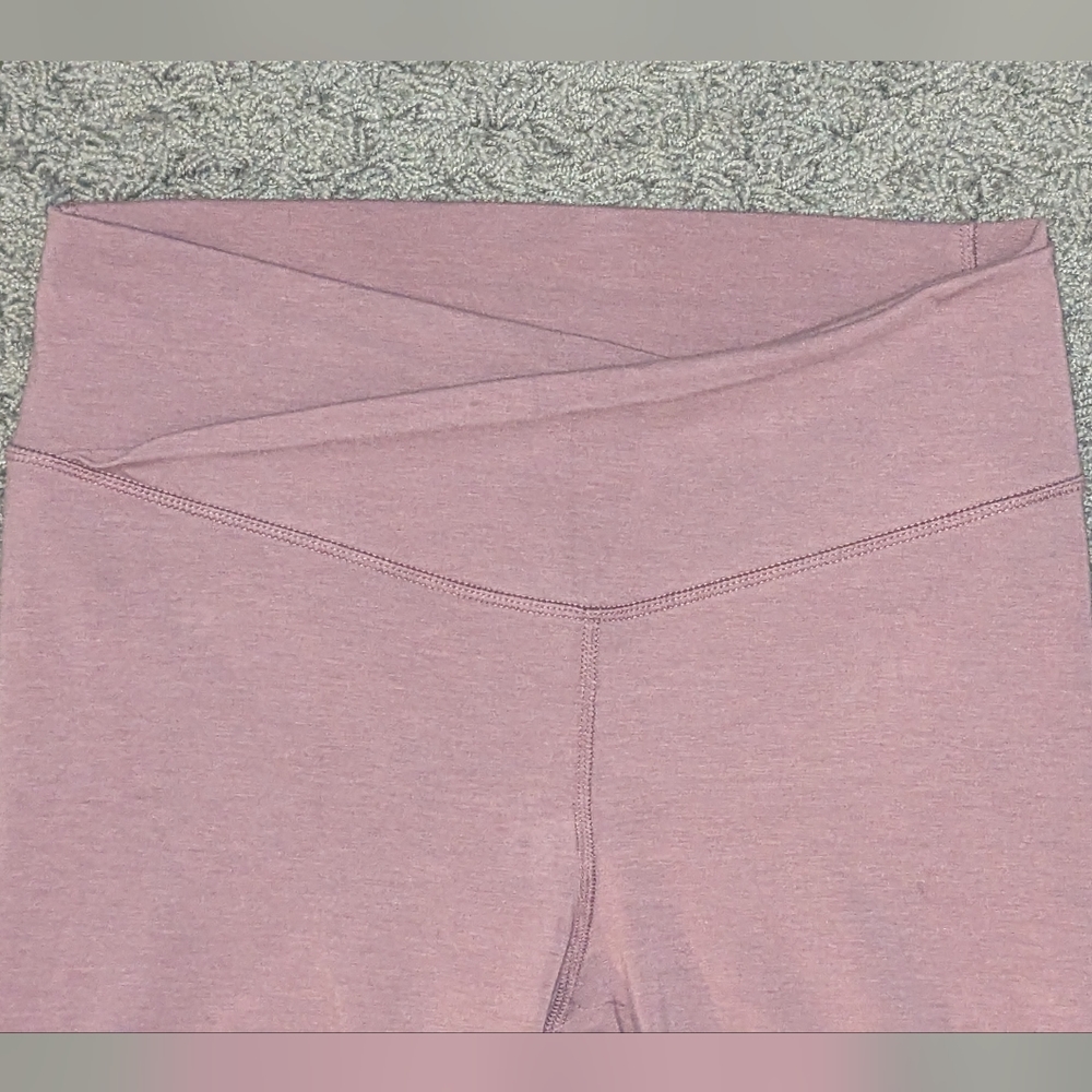 ***SOLD***Old Navy Power Chill Leggings - Picture 3 of 4